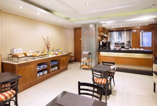 Hotel Sheltown, Living area