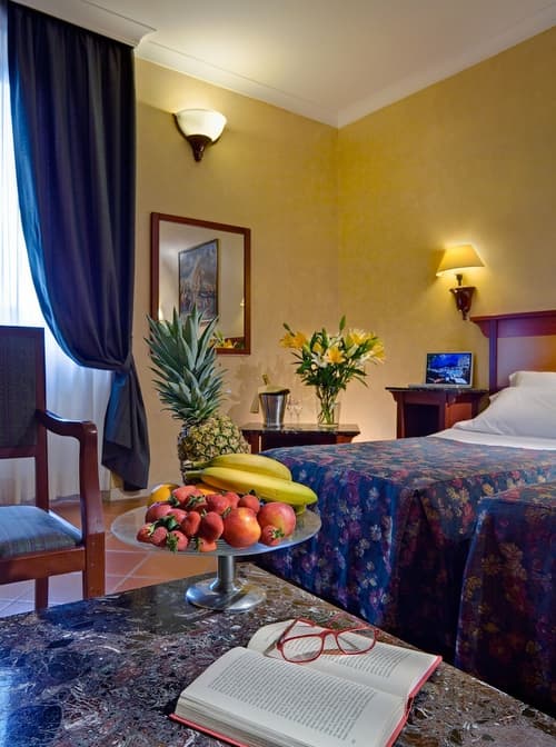 Corona D'italia, Room