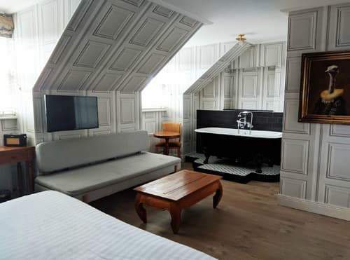 Pembroke Townhouse, Room