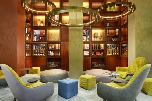 Enterprise Hotel, Lobby sitting area