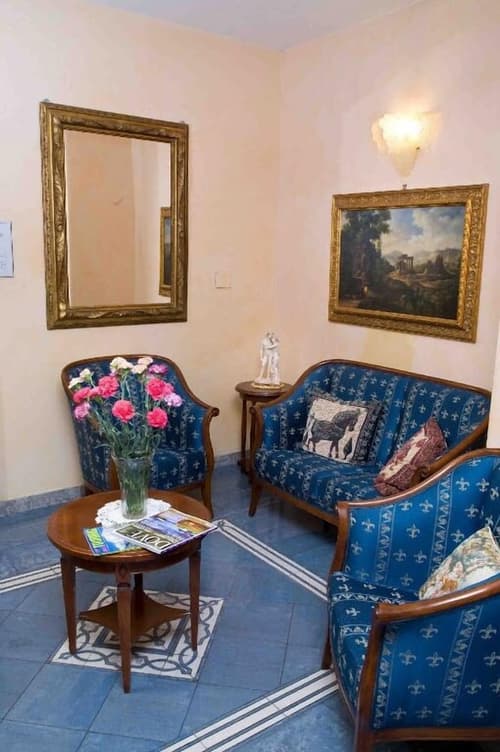 Hotel Rimini, Lobby sitting area