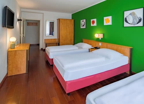 Rugs Hotel Düsseldorf – Self Check- In, Room