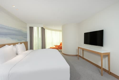 Crowne Plaza Zhuhai City Center by IHG, Room