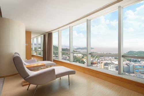 Crowne Plaza Zhuhai City Center by IHG