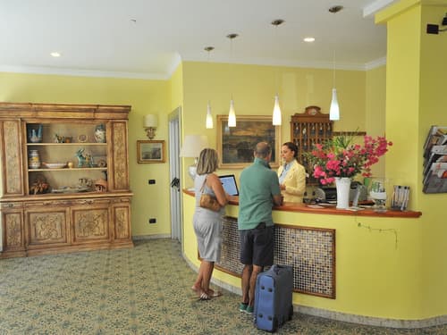 Hotel Miramare, Reception