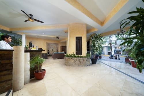 Hotel Hacienda Paradise, Reception