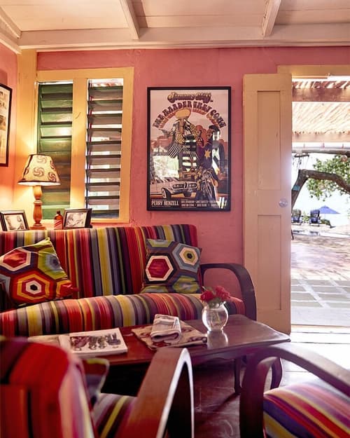 Jakes, Lobby sitting area