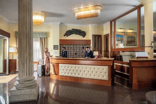 Hotel Athena, Reception