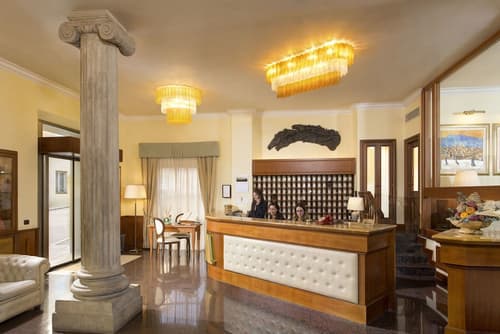 Hotel Athena, Reception