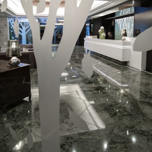 Stanford Hillview Hotel, Reception