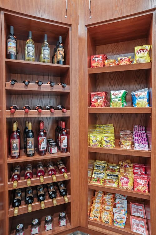 Elevation Inn & Suites, Trademark Collection by Wyndham, Snack bar