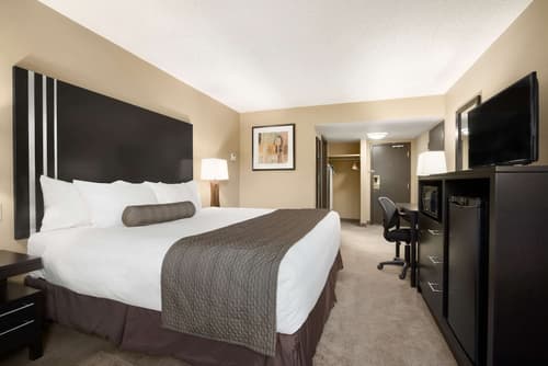 Days Inn by Wyndham Calgary Northwest, Room