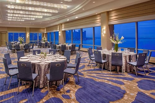 Hyatt Regency Jersey City on the Hudson, Lobby