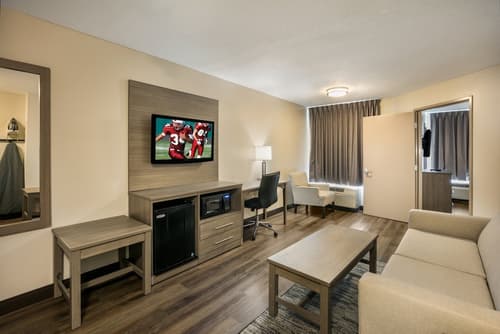 Red Roof Inn PLUS+ Boston - Logan, Room