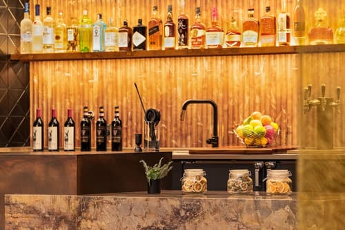 The Delphi Hotel, Lobby lounge