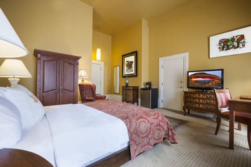 LHotel Montreal, Room