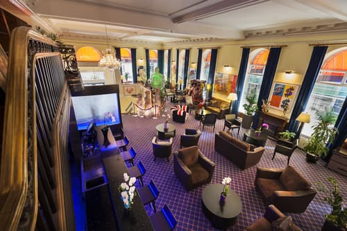 LHotel Montreal, Lobby sitting area