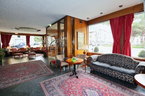 Hotel Royal Palace, Interior entrance