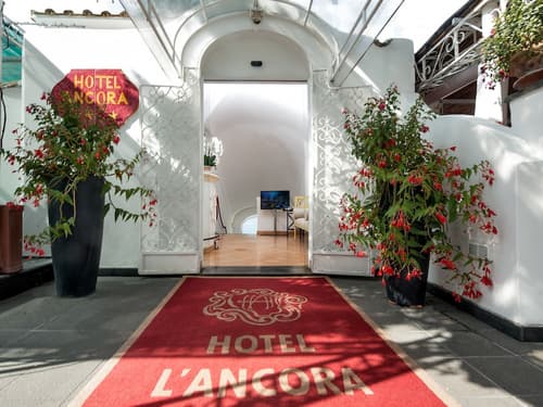Hotel L'Ancora, Interior entrance