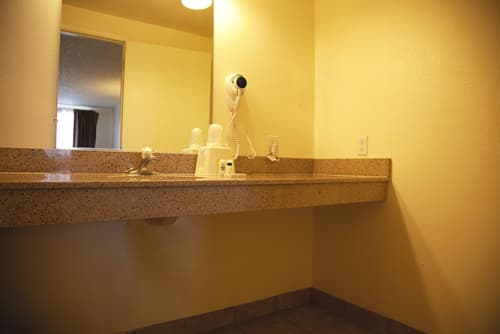 Bryce View Lodge, part of the Ruby’s Inn Resort, Bathroom