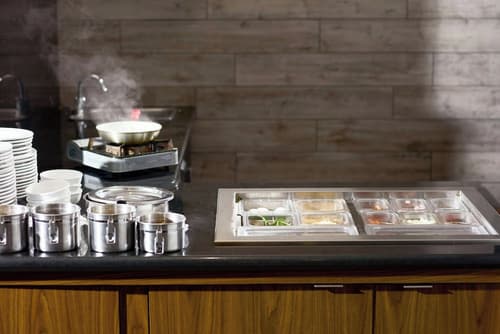 Four Points by Sheraton Richmond Airport, Breakfast meal