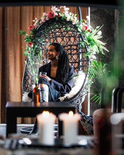 Arctic City Hotel, Lobby sitting area