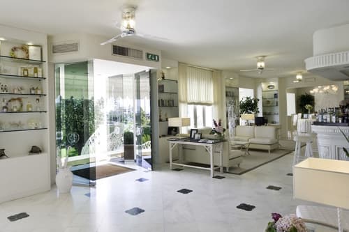 Hotel Il Negresco, Interior entrance