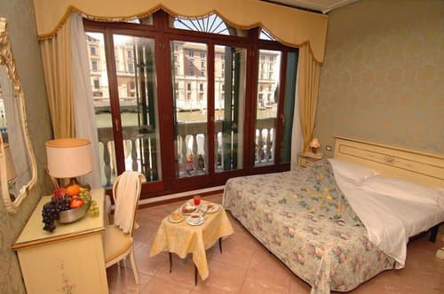 Hotel Canal, Room