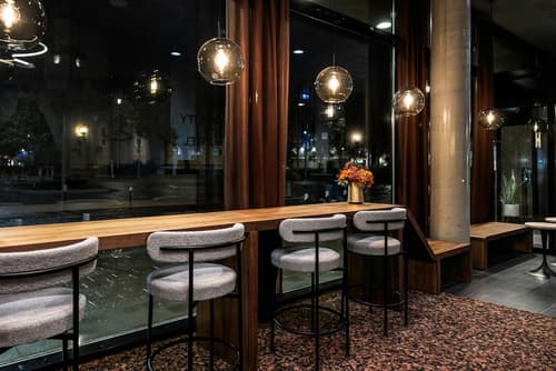 Quality Hotel Saga, Reception