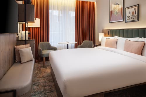 The Memoir Club (formerly Ambassadors Bloomsbury), Room