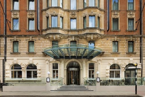 The Memoir Club (formerly Ambassadors Bloomsbury), Front of property