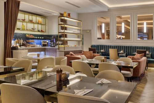 The Memoir Club (formerly Ambassadors Bloomsbury), Breakfast area