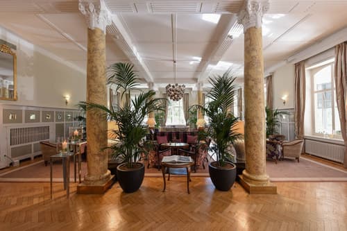 Cresta Palace, Lobby lounge