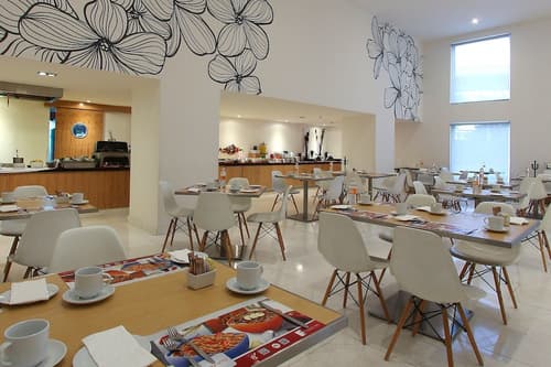 Fiesta Inn Express Naucalpan, Restaurant