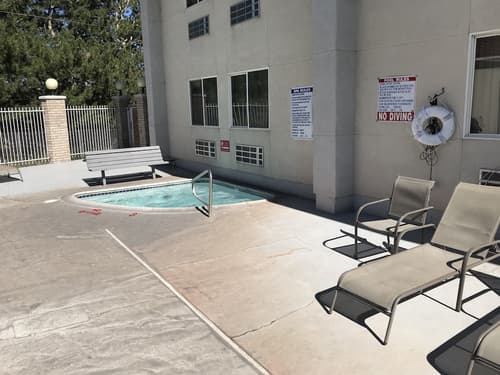 Americas Best Value Inn Cedar City, Outdoor spa tub