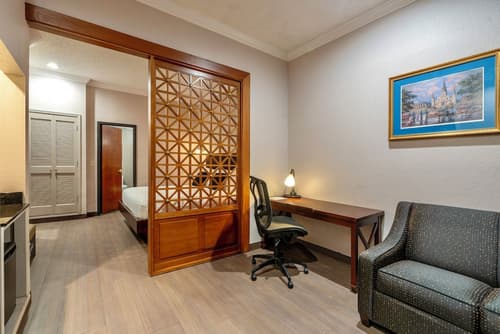 Wyndham Garden Hotel Baronne Plaza