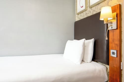 London Croydon Aerodrome Hotel by Sunday, Room