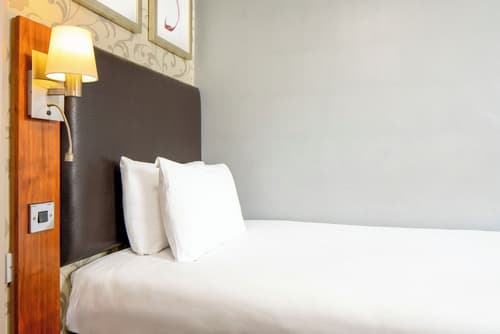 London Croydon Aerodrome Hotel by Sunday, Room