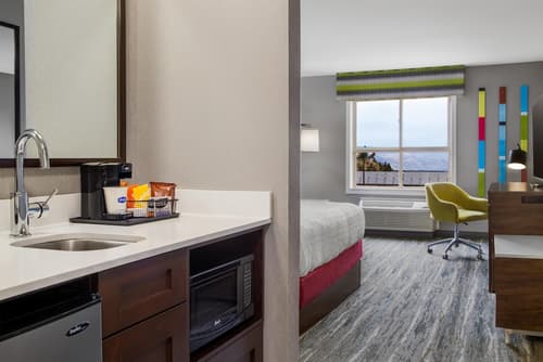 Hampton Inn by Hilton Kamloops, Room