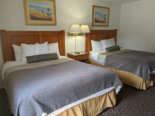 Howard Johnson by Wyndham Downtown Kamloops