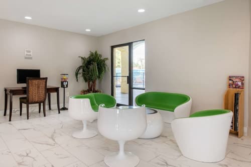 Clarion Inn & Suites Kissimmee-Lake Buena Vista South, Lobby