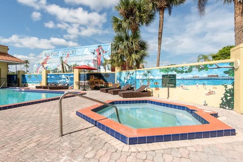 Clarion Inn & Suites Kissimmee-Lake Buena Vista South, Pool