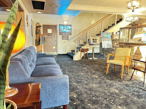 O'Haire Inn, Lobby sitting area