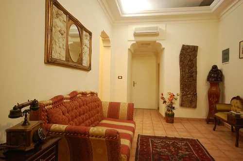 Hotel Alexis, Lobby sitting area