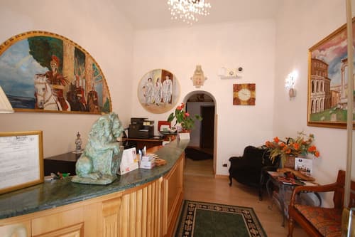 Hotel Alexis, Primary image