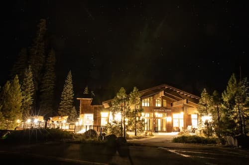 Wuksachi Lodge, Front of property
