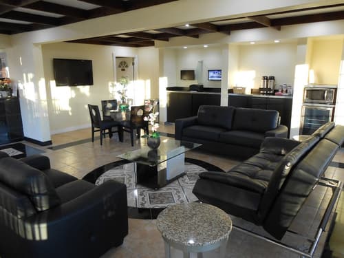 Best Inn & Suites, Lobby