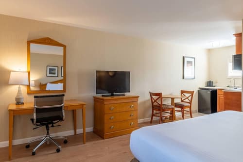 Port Inn and Suites Portsmouth, an Ascend Collection Hotel