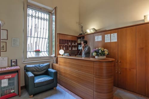 Hotel Bonifacio, Reception