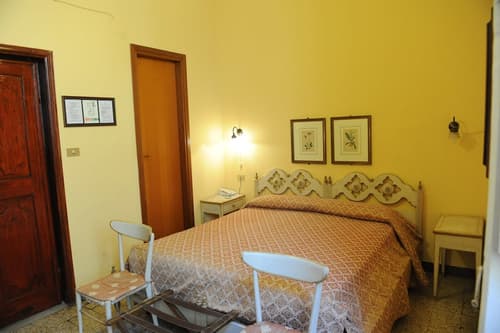 Royal Victoria Hotel, Room